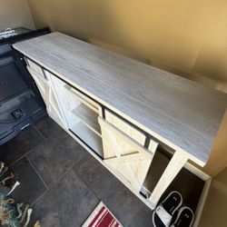 Modern Farmhouse TV Stand / Console w/ Sliding Barn Doors – Great Condition