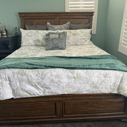 California King Bedroom Set (Multiple Pieces)