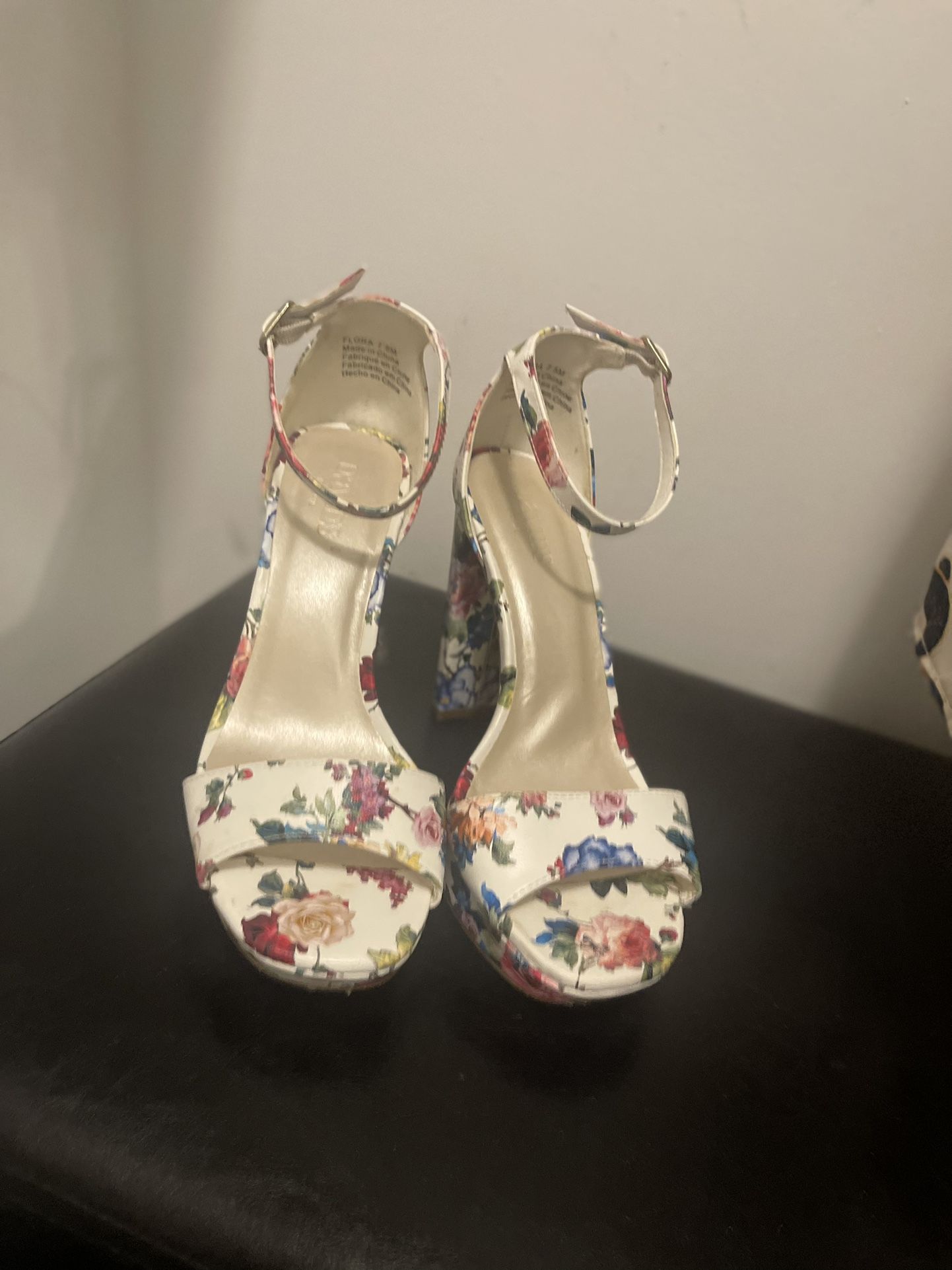 7.5 David's Bridal floral
