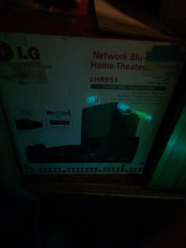 LG network Blu-ray Disc Home Theater System Full HD 1080p Picture Quality LHB953