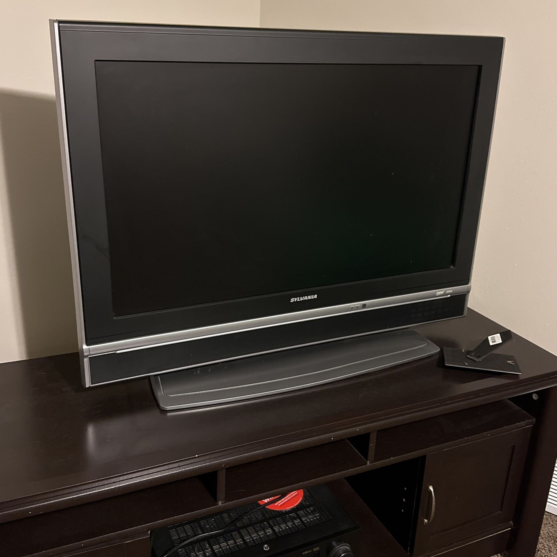 37” Sylvania Flat Screen Tv HDTV