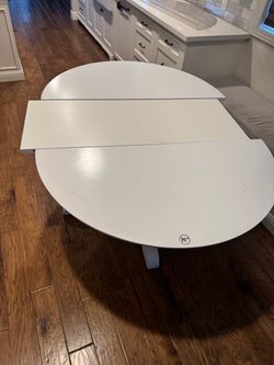 Kitchen/Nook White Table with Leaf Extension