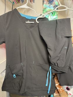 Women’s Carhartt Scrubs