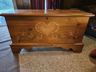 Lane Cedar Chest 