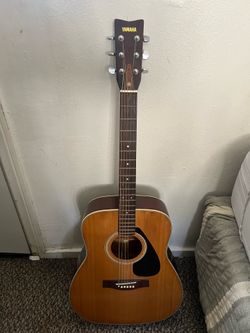 YAMAHA FG -335 acoustic guitar
