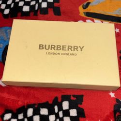 TB Check de Burberry.