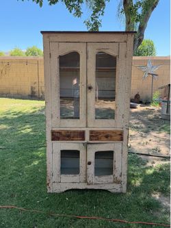Vintage Farmhouse Display Cabinet Hutch—READ THE AD
