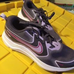 Nike Cosmic Sneaker Big Kid 7y ( Womens 8.5)