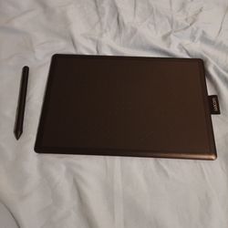 One by Wacom Medium Drawing Tablet with Pen