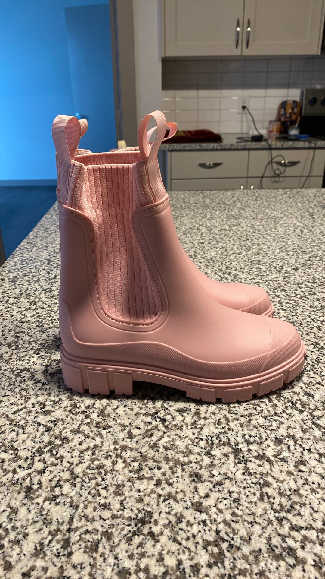 pink boots 