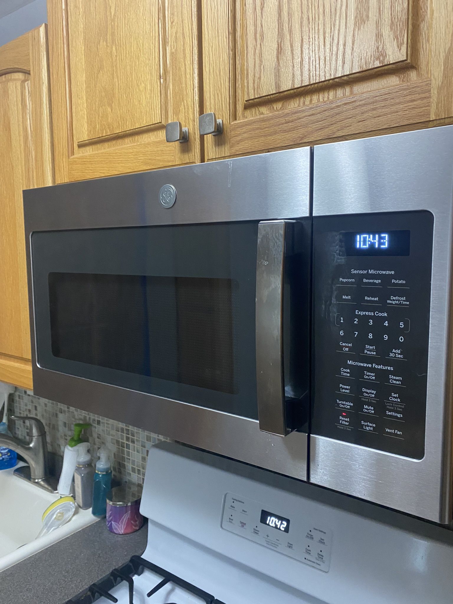 GE Microwave - One Year Old Lightly Used/Like New
