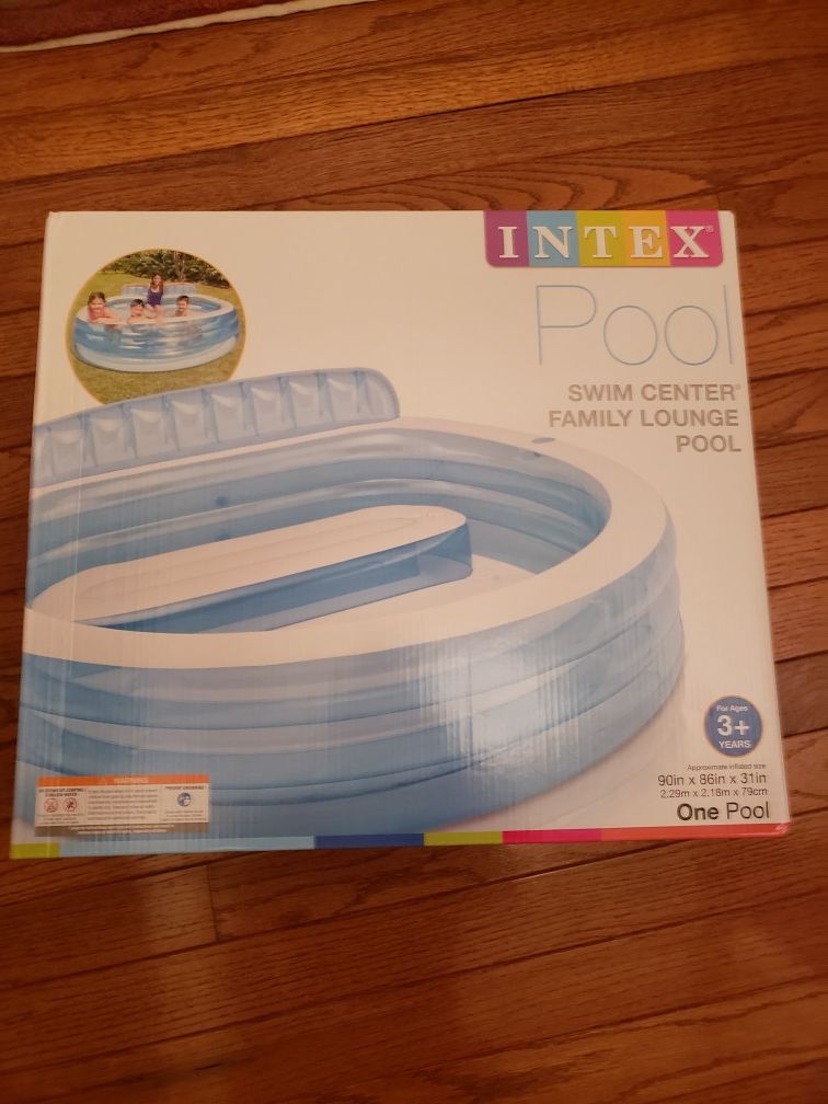 Intex Swim Center Family Lounge Pool