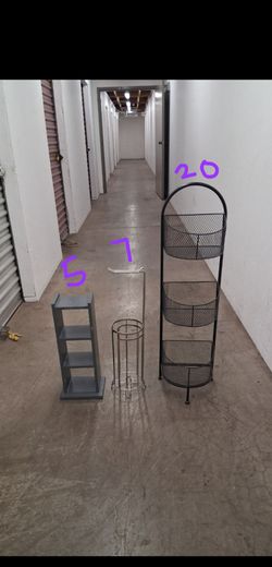 Bathroom items price is on the picture pickup 3-8:30 pm rainbow/charleston cash only read description