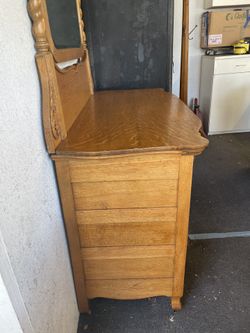 Dresser With Mirror