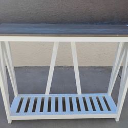 Modern Farmhouse Console Table - Like New Excellent (Used gently in a guest room)
Stylish two-tone console table with a dark wood top and white geomet