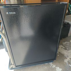 Refrigerator (BAR or under Counter)