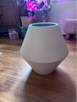 White Ceramic West Elm planter - Large