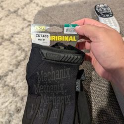 Mechanix wear XL Gloves