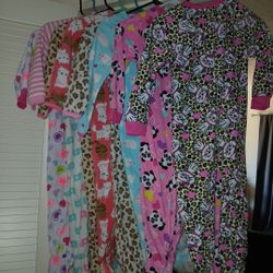 Set Of 8  Girls Pajamas
