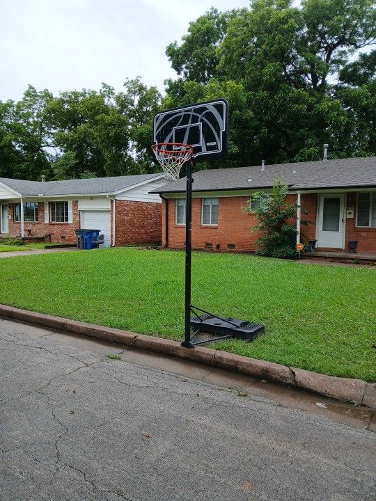 Lifetime Basketball Goal