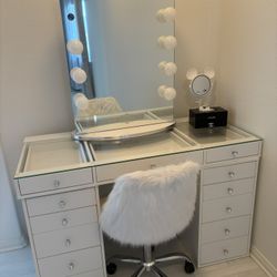 Impression Vanity Makeup Mirror Table Set