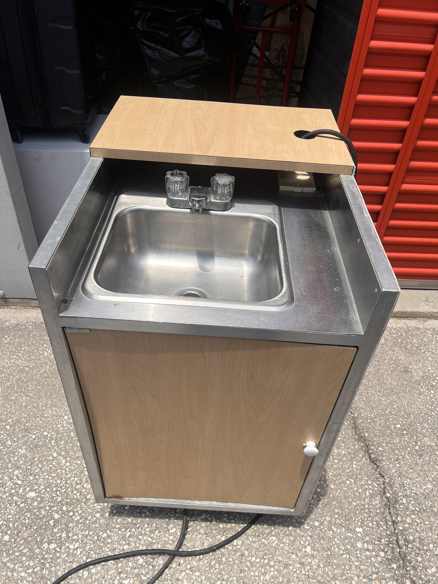portable sink, outsoor construction site hand sink 🚰
