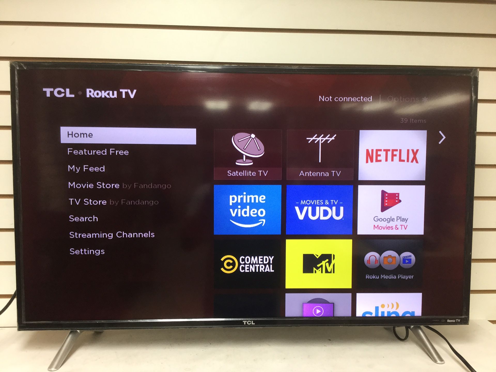TCL 40” ROKU TV LED HDTV NO REMOTE