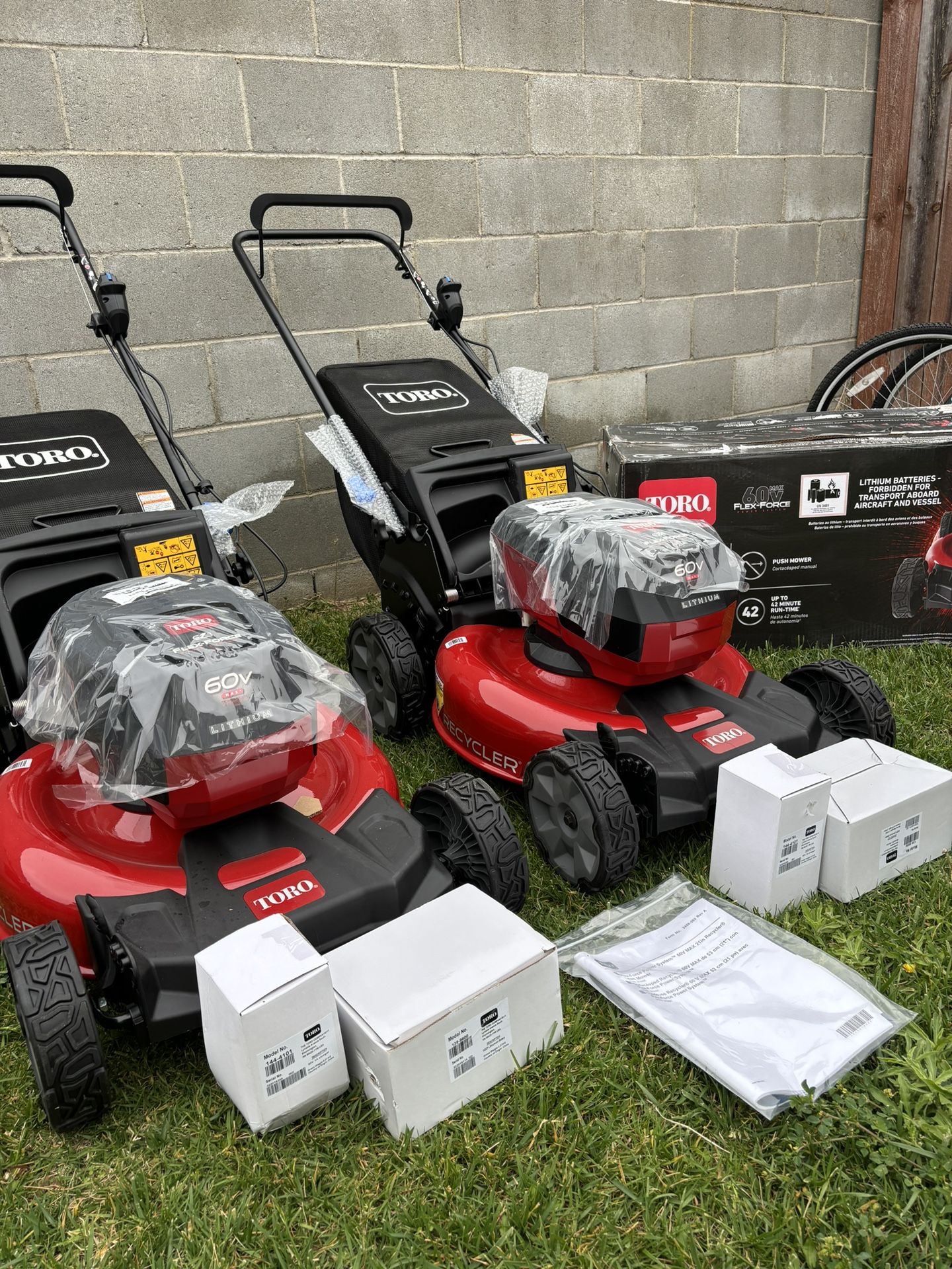  Toro 60V Max* 21″ (53 cm) Recycler w/SmartStow Push Lawn Mower  Battery & Charger