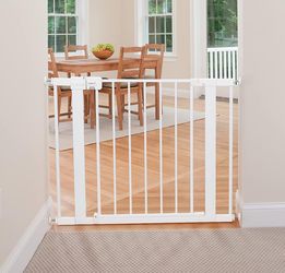 *Safety 1st Easy Install 28" High Walk Thru Gate, Fits Between 29" and 38"