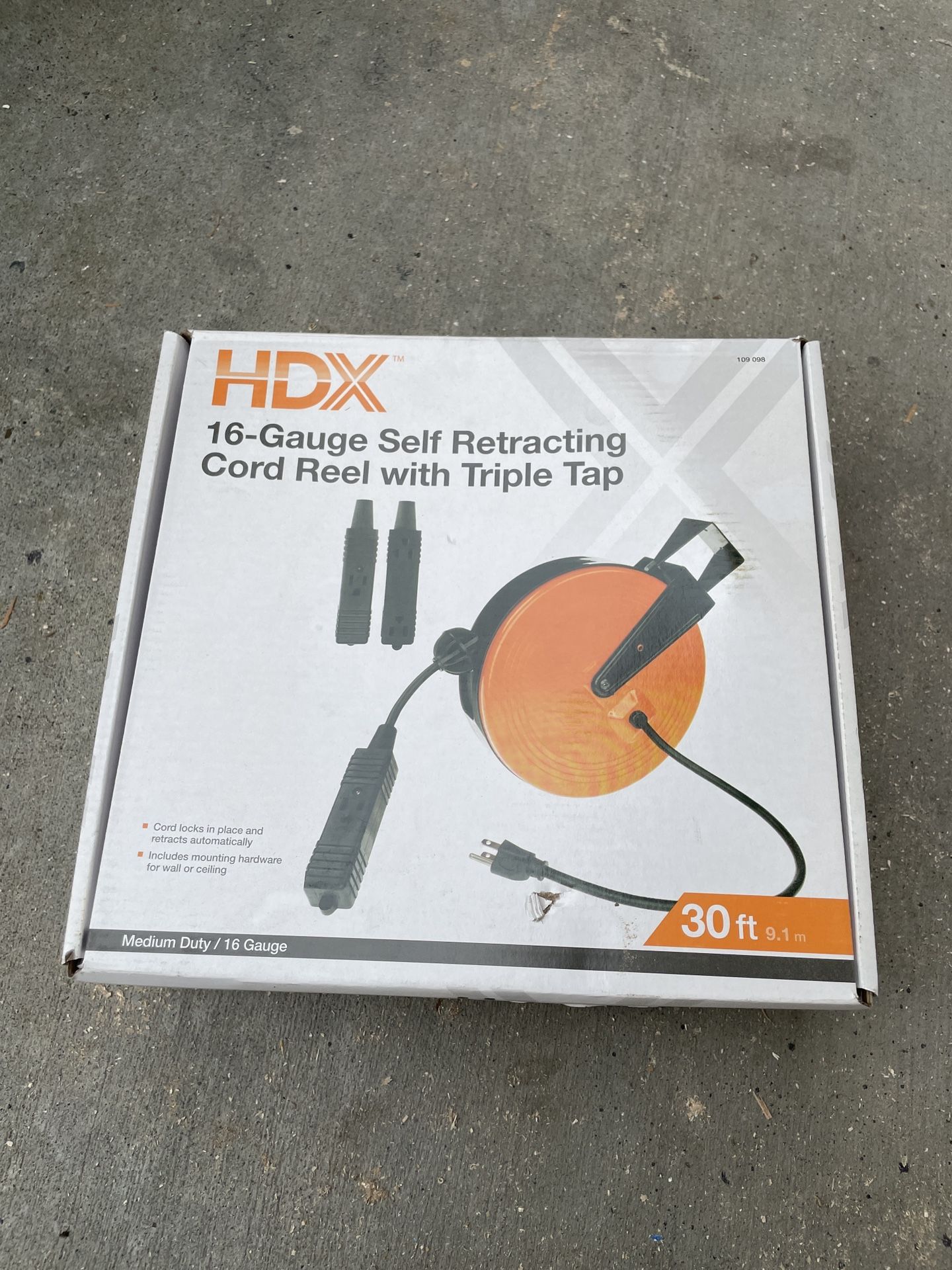 Brand New Retractable Extension Cord 30ft Indoor Outdoor