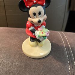 Disney Minnie Mouse Figurine 4"  With Bouquet of Flowers  RARE