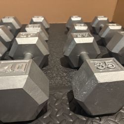Set of Hex Cast Iron Dumbbells ( heavy) 40#, 35#, 30 and 25 #   In total: 260 pounds.
