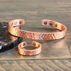Pure Copper Magnetic Jewelry Set – Hammered Bracelet & Ring, Adjustable Copper Cuff with Magnets, Unisex Healing Style

If you’re looking for a bold a