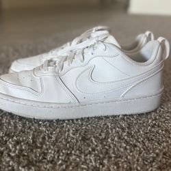 White Nike Tennis Shoes 