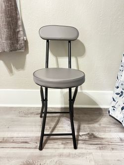 Small foldable seat
