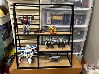 Wall mounted shelving