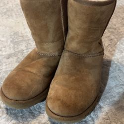 Uggs Chestnut Size 7