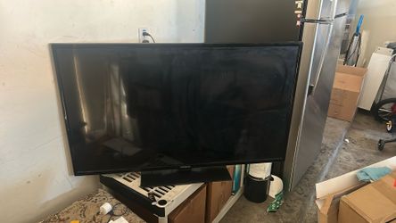 48 In Polaroid Tv