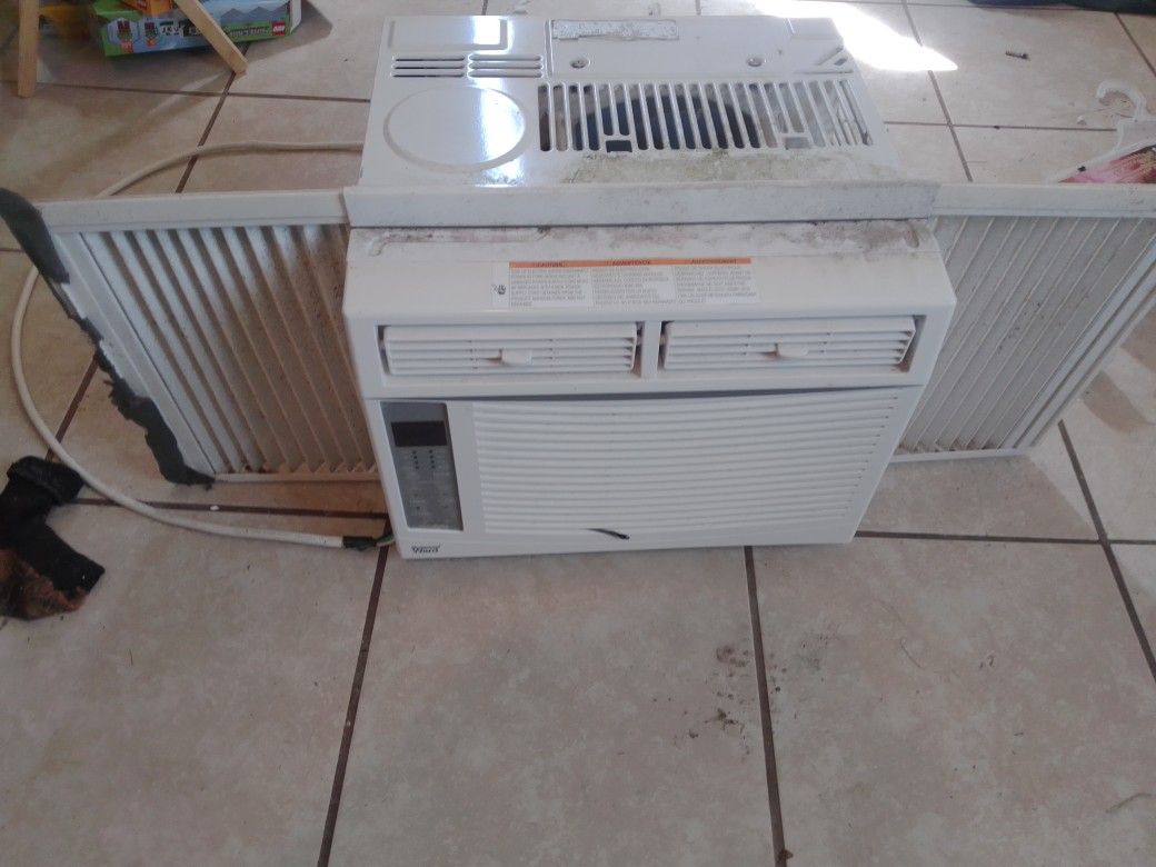 Montgomery Ward 6000 BTU Air Conditioner 