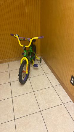 Kids bike with training wheels