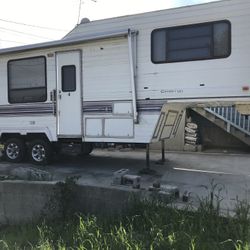 1988 Cimarron by Fleetwood 26ft 5th Wheel Motor Home