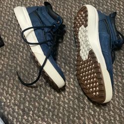 Boot Shoes Vans Size 7.0 Color Dark Blue in Good Condition