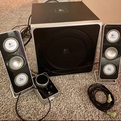 Logitech Z4 vintage computer speakers only three stack with stand silver black