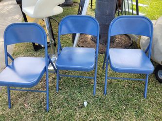 Three metal folding chairs 💺