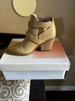 Brand new Beige boots