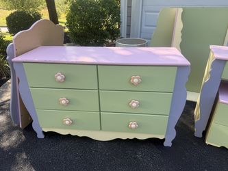 Ashley Furniture Dollhouse Collection Six Piece Set Girls Furniture