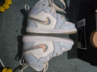 Jordan 1 Mid SE High Top Sneakers, Blue Tint Ice Blue FQ9116-400 US, Size 4C