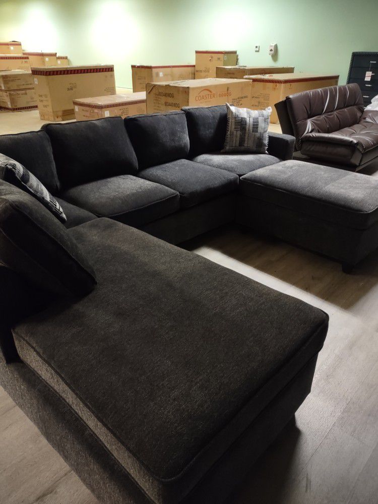 New Sectional Sofa With Reversible Chaise Lounge 