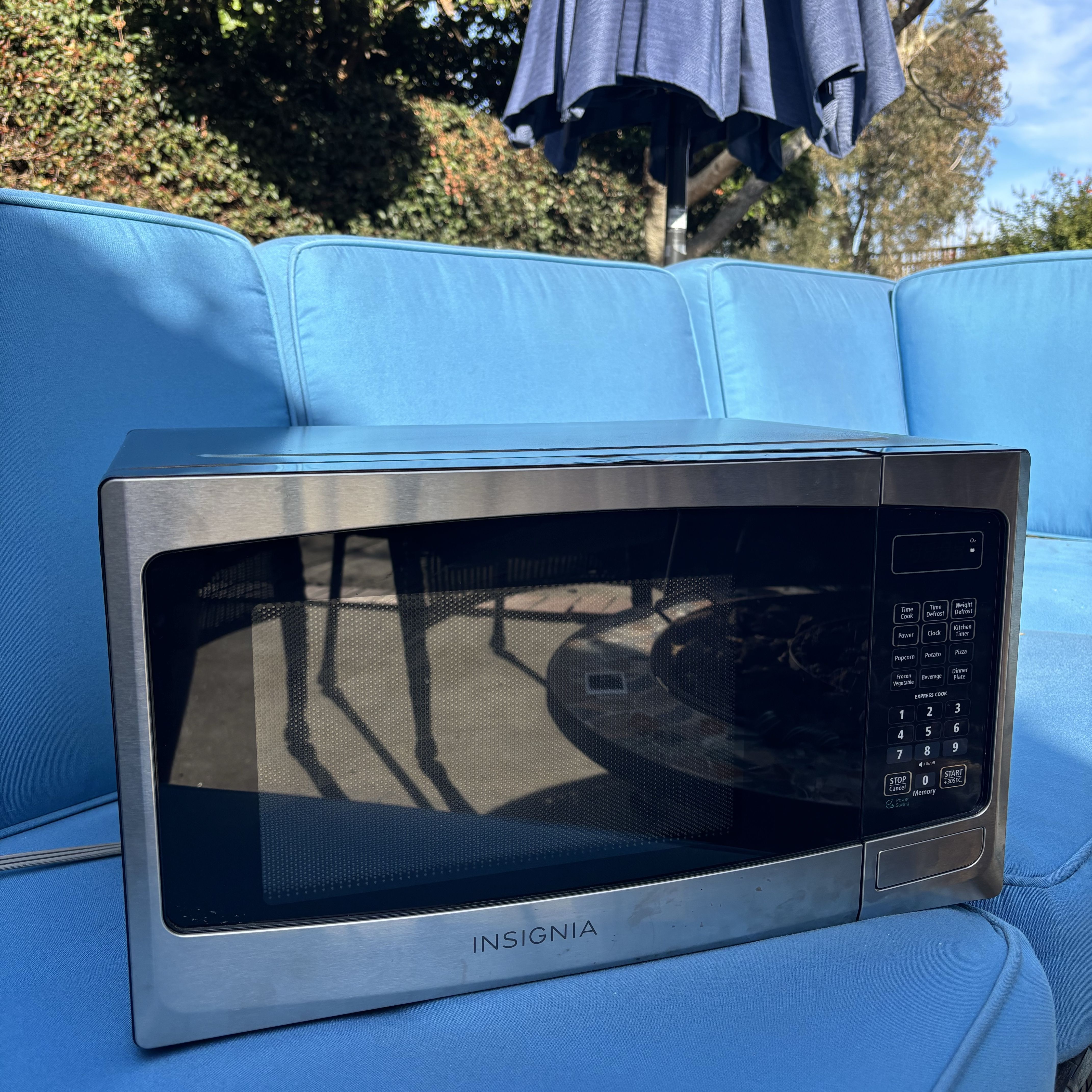 Insignia Countertop Microwave with Glass Turntable