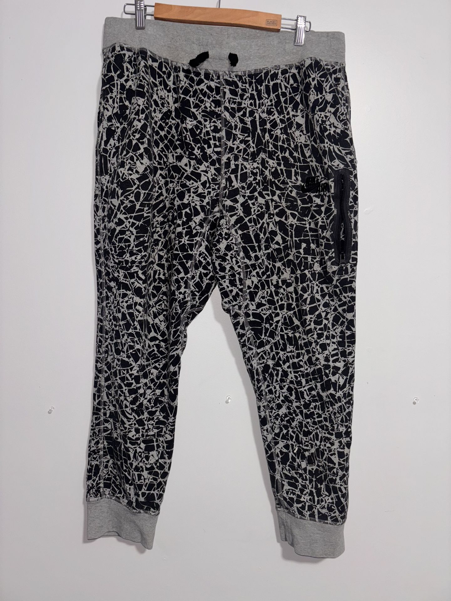 Nike Air Tech Men’s L-XL Black Camo Joggers Sweatpants Cuffed Fleece Pants VTG
